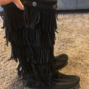Minnetonka 5layer fringe boots